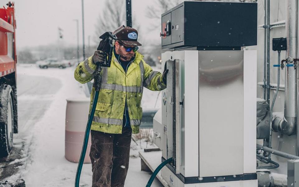 Professional Fuel Polishing Services Versus Complete Tank Replacement