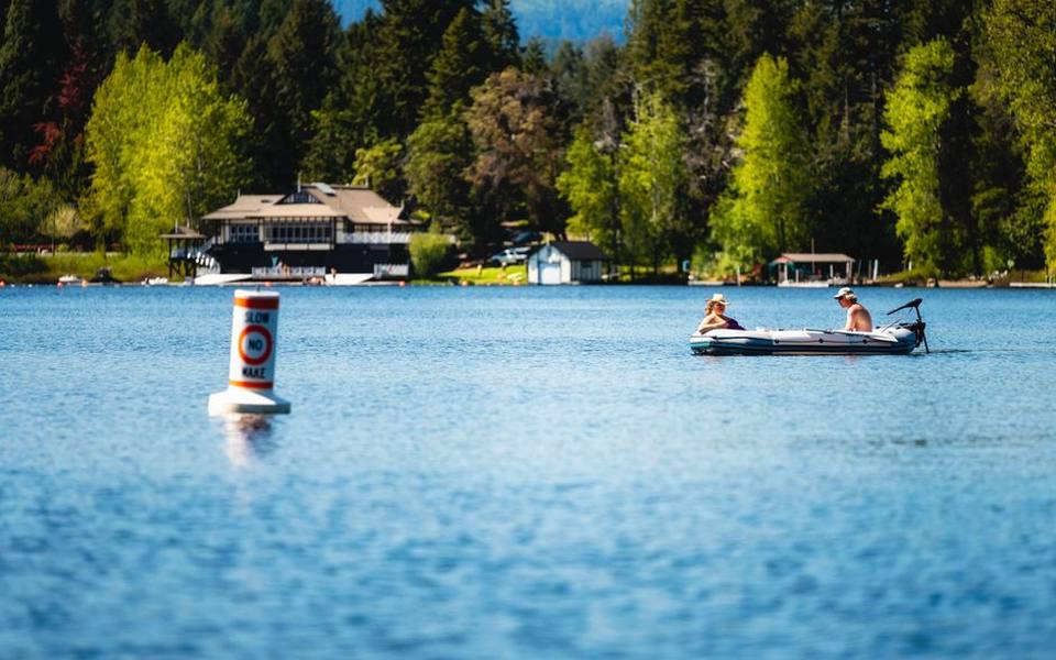 Deciphering Wake Restrictions and Harbor Signage