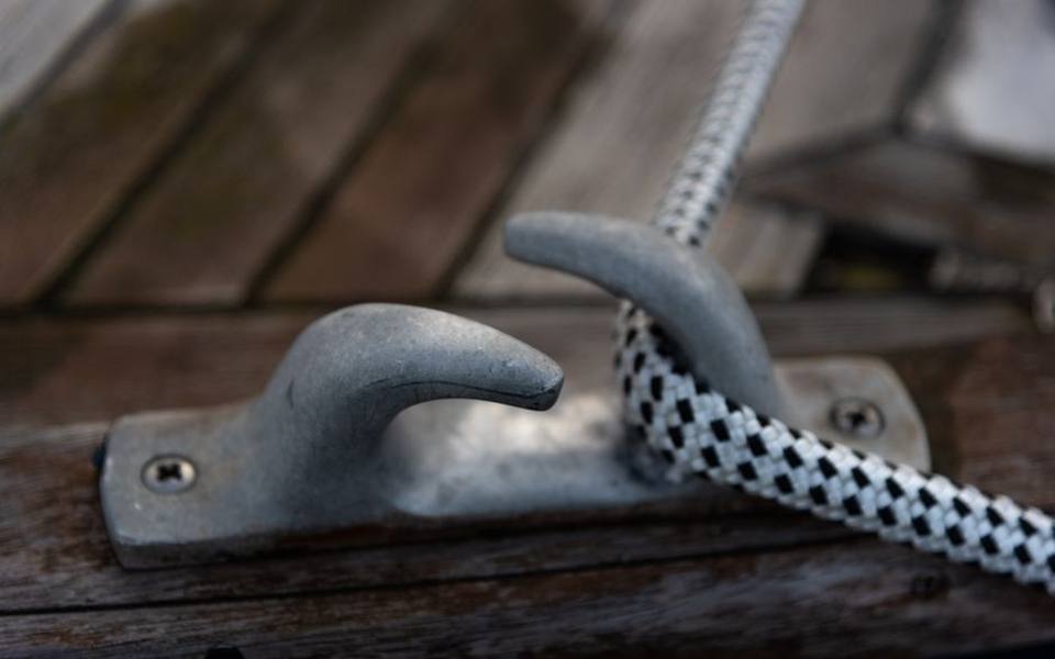 Mastering Courtesy Docks and Tie-Up Etiquette